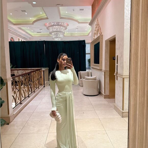 Elegant Light Green Long Sleeve Dress - Picture 3 of 3